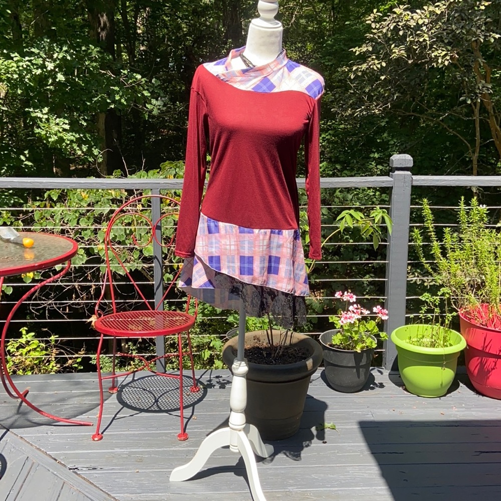 Cool angled shirt with lace